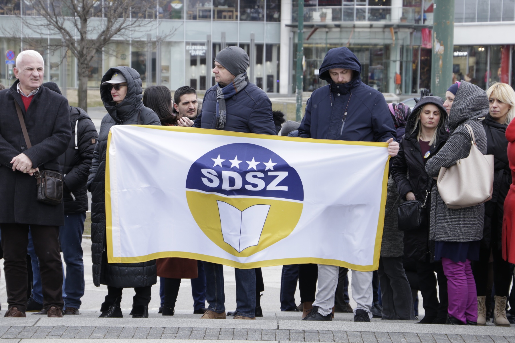 Zaposlenici državnih institucija na rubu egzistencije